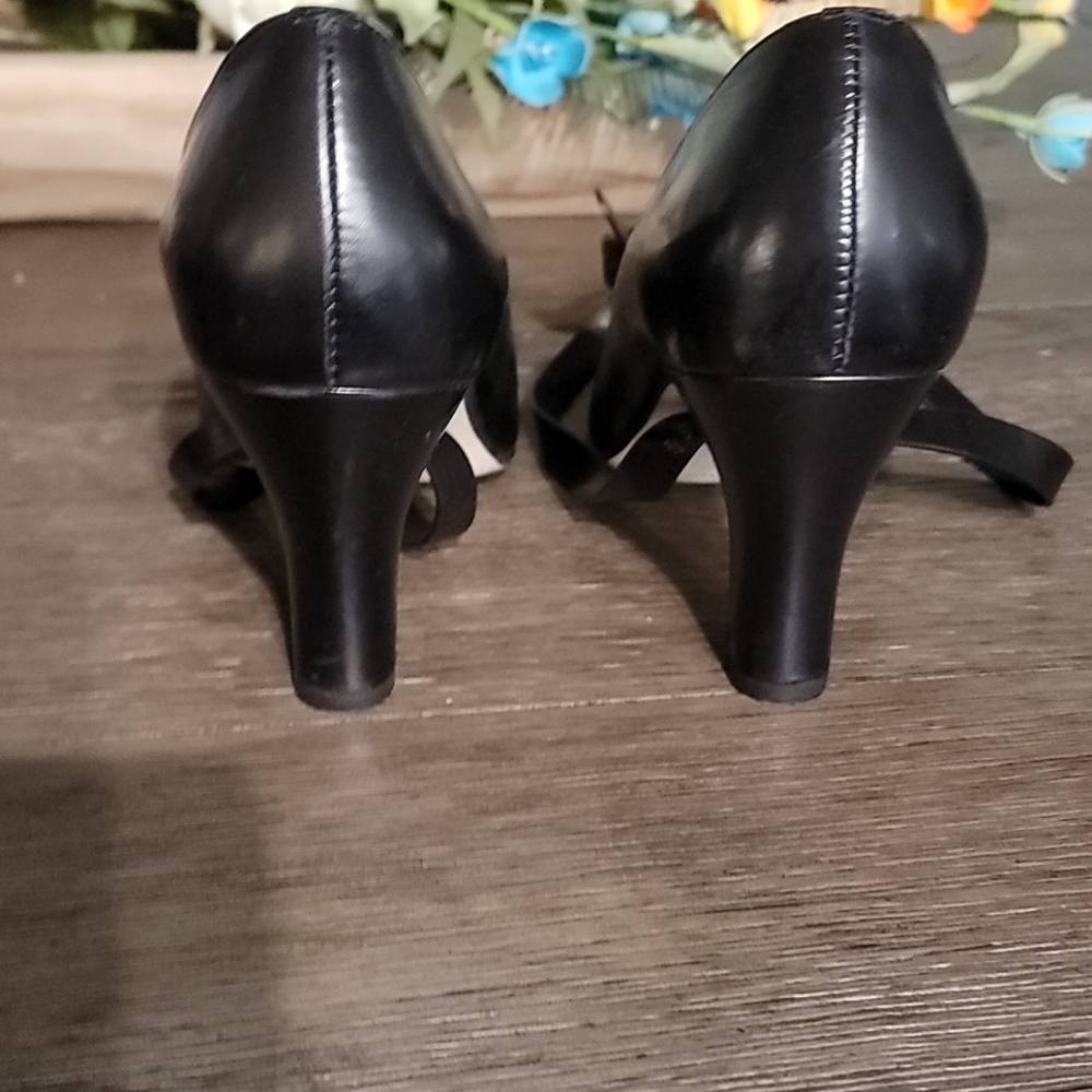 Shoes - Picture 4 of 8